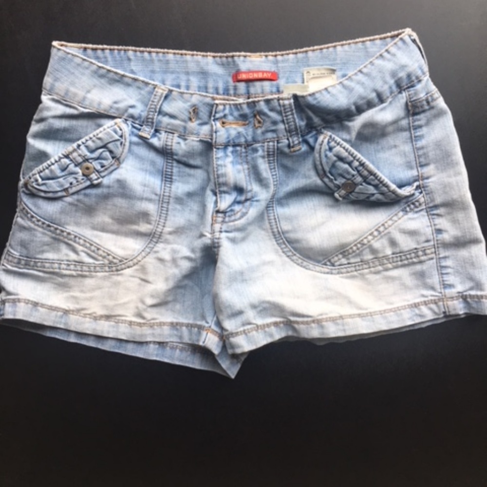 Women's Light Blue Shorts Size 7